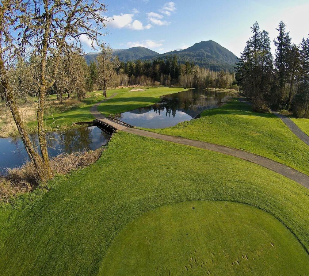 Mckenzie River Mountain Resort Blue River Buitenkant foto